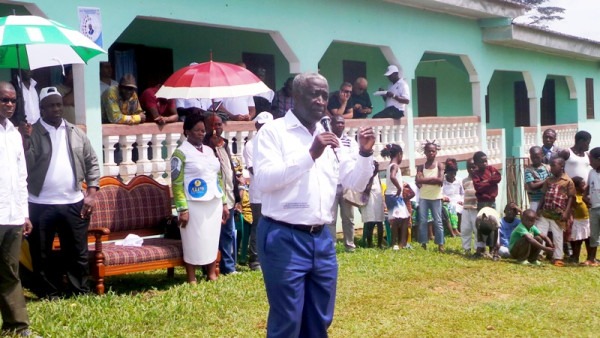 Raymond Ndong Sima : Un donneur de leçons en manque d’exemplarité ?