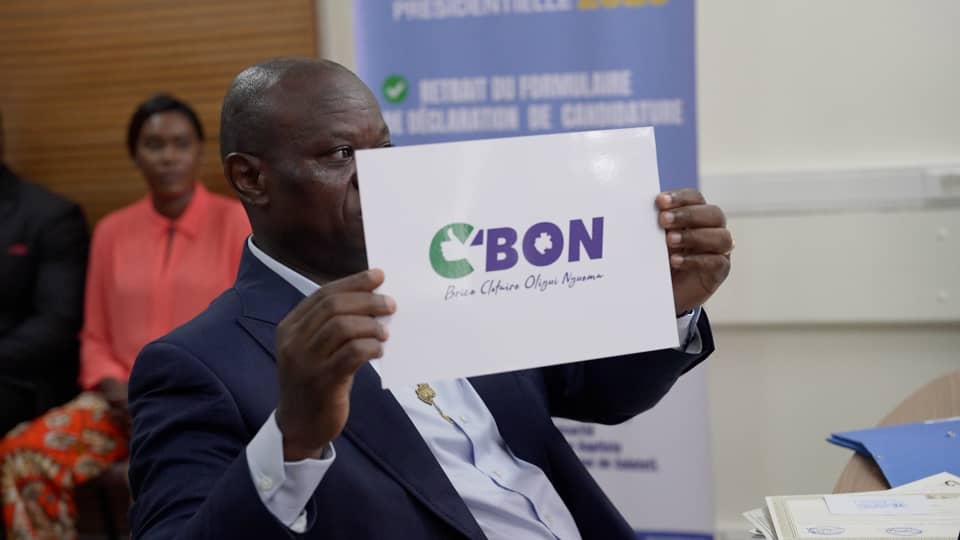 Présidentielle 2025 : Oligui Nguema dévoile son logo de campagne lors du dépôt de sa candidature