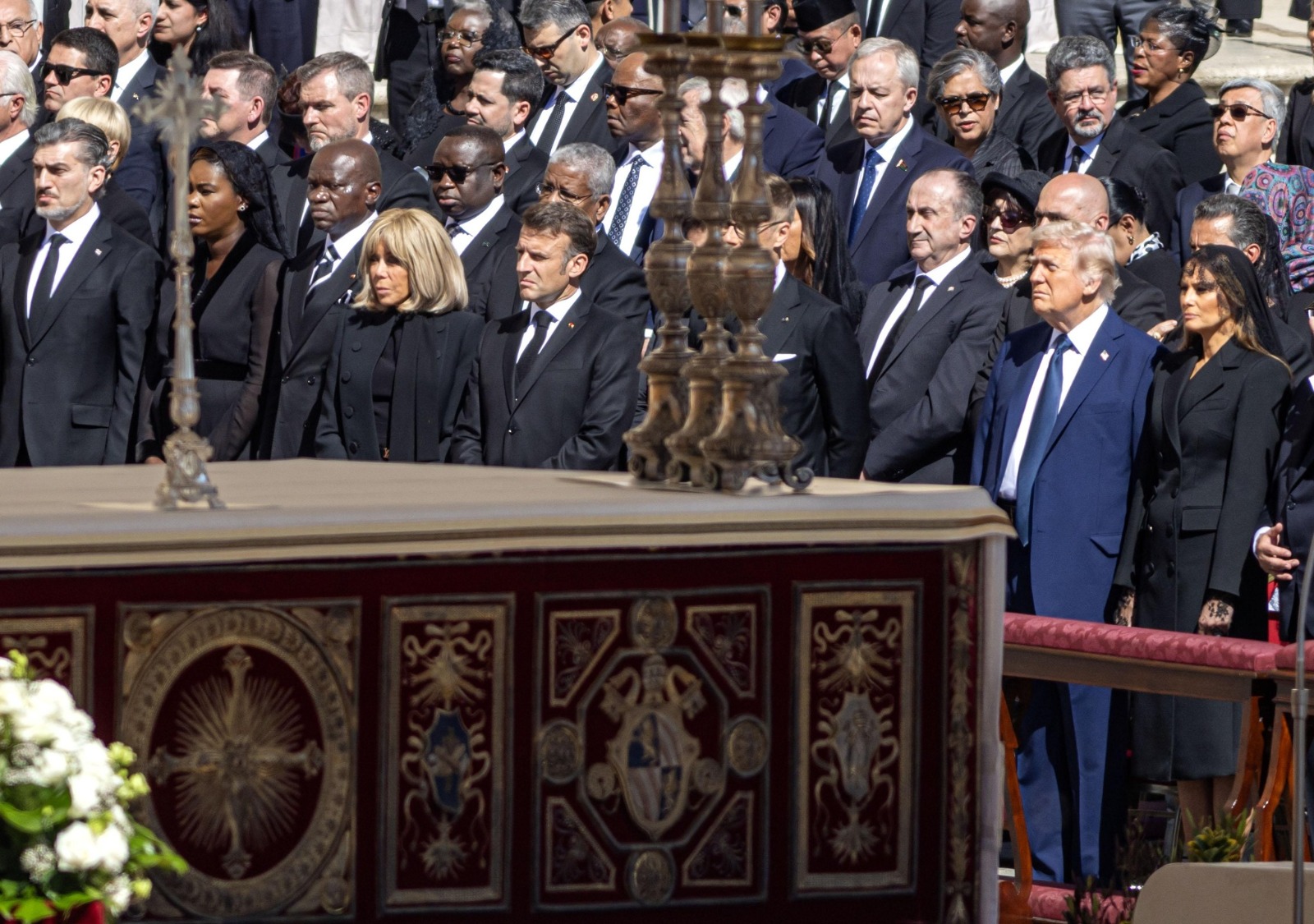 Le Président de la République rend hommage à Sa Sainteté le Pape François