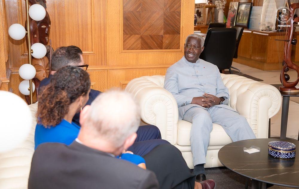Gabon: Le Premier Ministre reçoit l’ambassadeur de Suisse pour une visite d’adieu