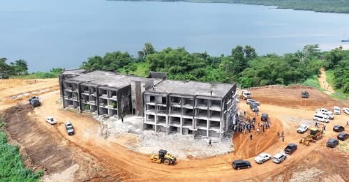 Gabon : Oligui Nguema inspecte le chantier du siège de la Marine nationale à Cocobeach