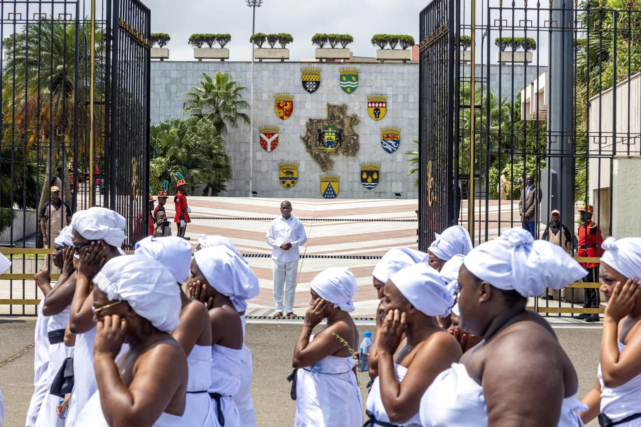 Le Président Oligui Nguema aux côtés des Mpongwè pour la cérémonie sacrée ÉVANDAGANYÈ : un geste fort en faveur de l’unité et de l’identité culturelle